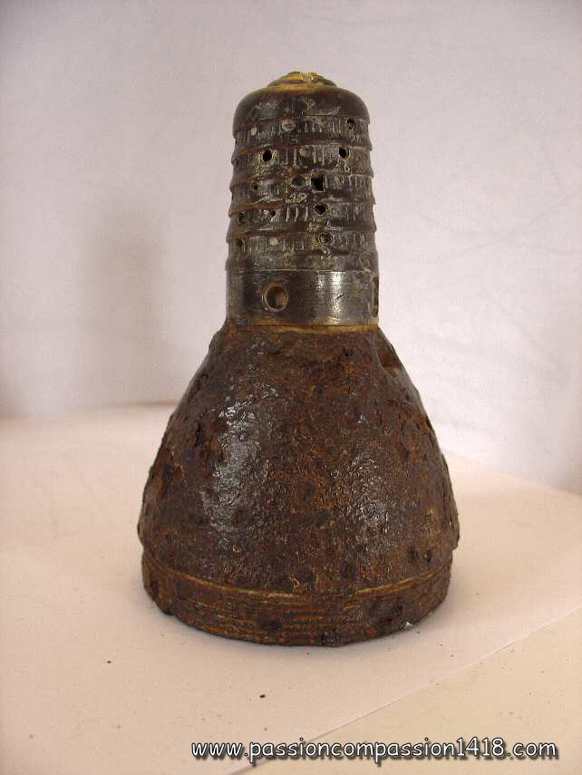 French time fuse, 'type 30/45 modèle 1878-1881', mounted on a shrapnel 75 mm shell head